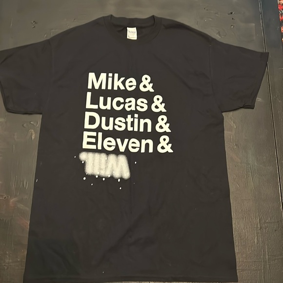Characters names from Stranger Things - size Medium - Picture 1 of 3